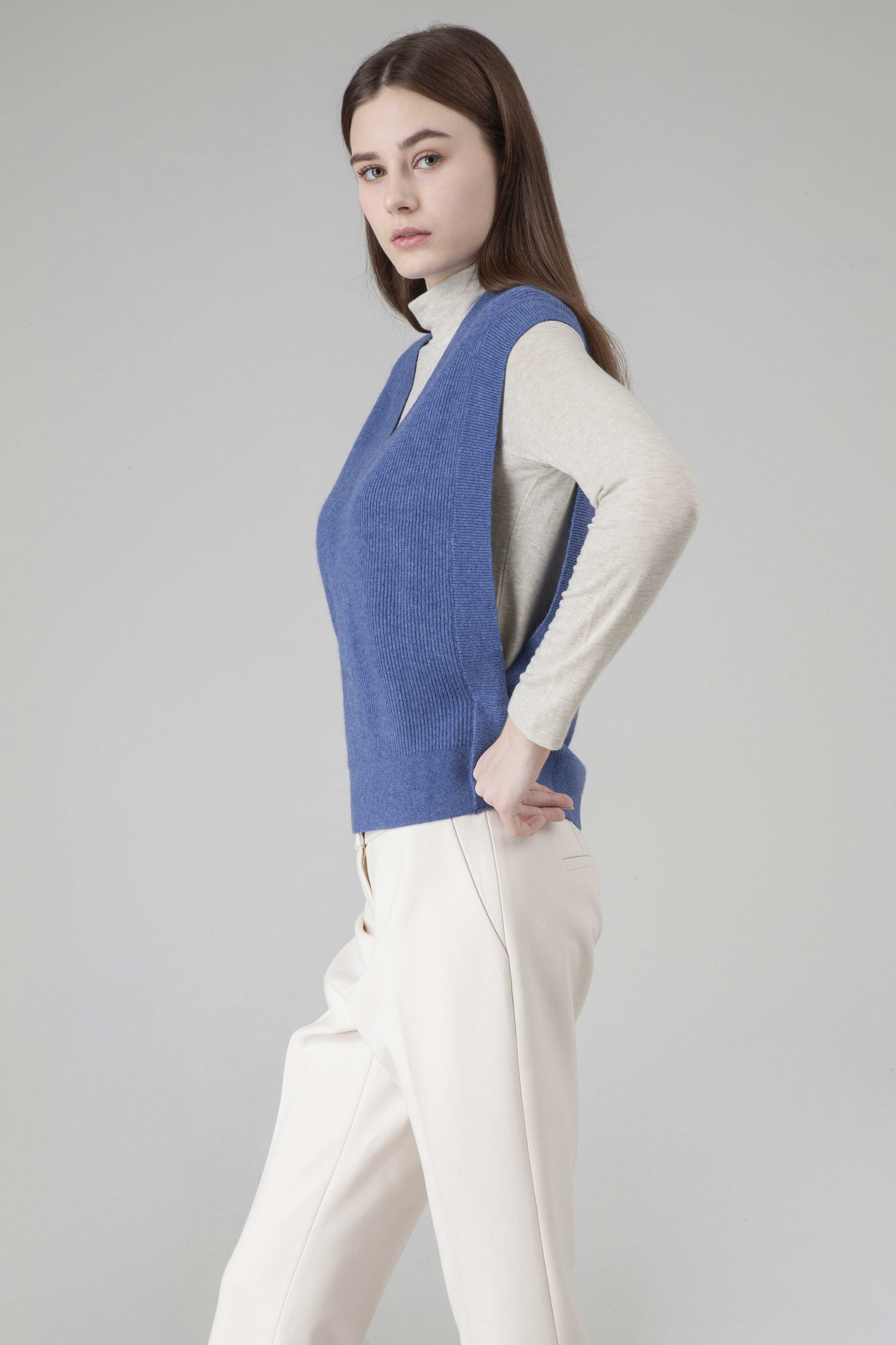 [공식몰] 딥 브이넥 니트 베스트 다크블루