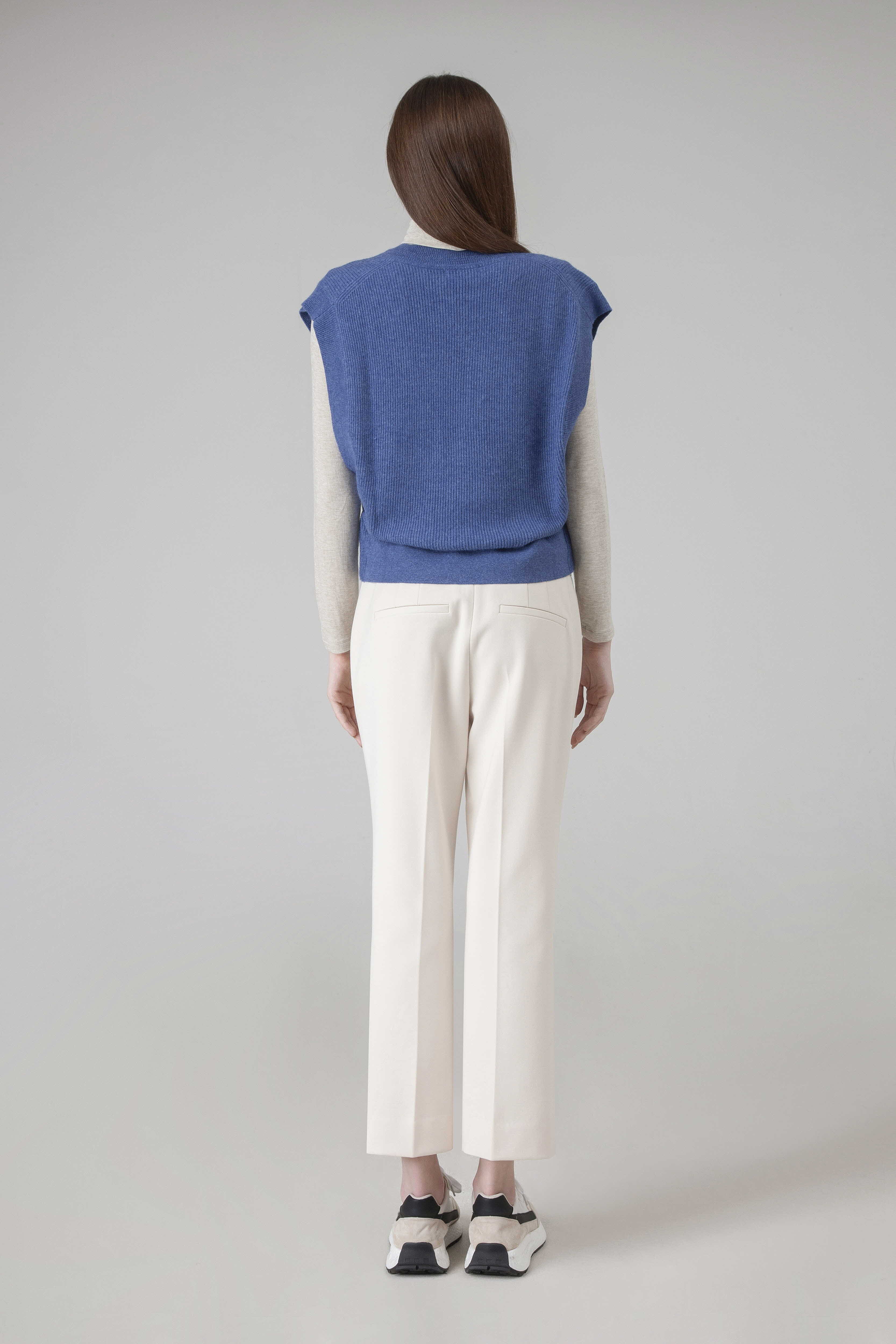 [공식몰] 딥 브이넥 니트 베스트 다크블루