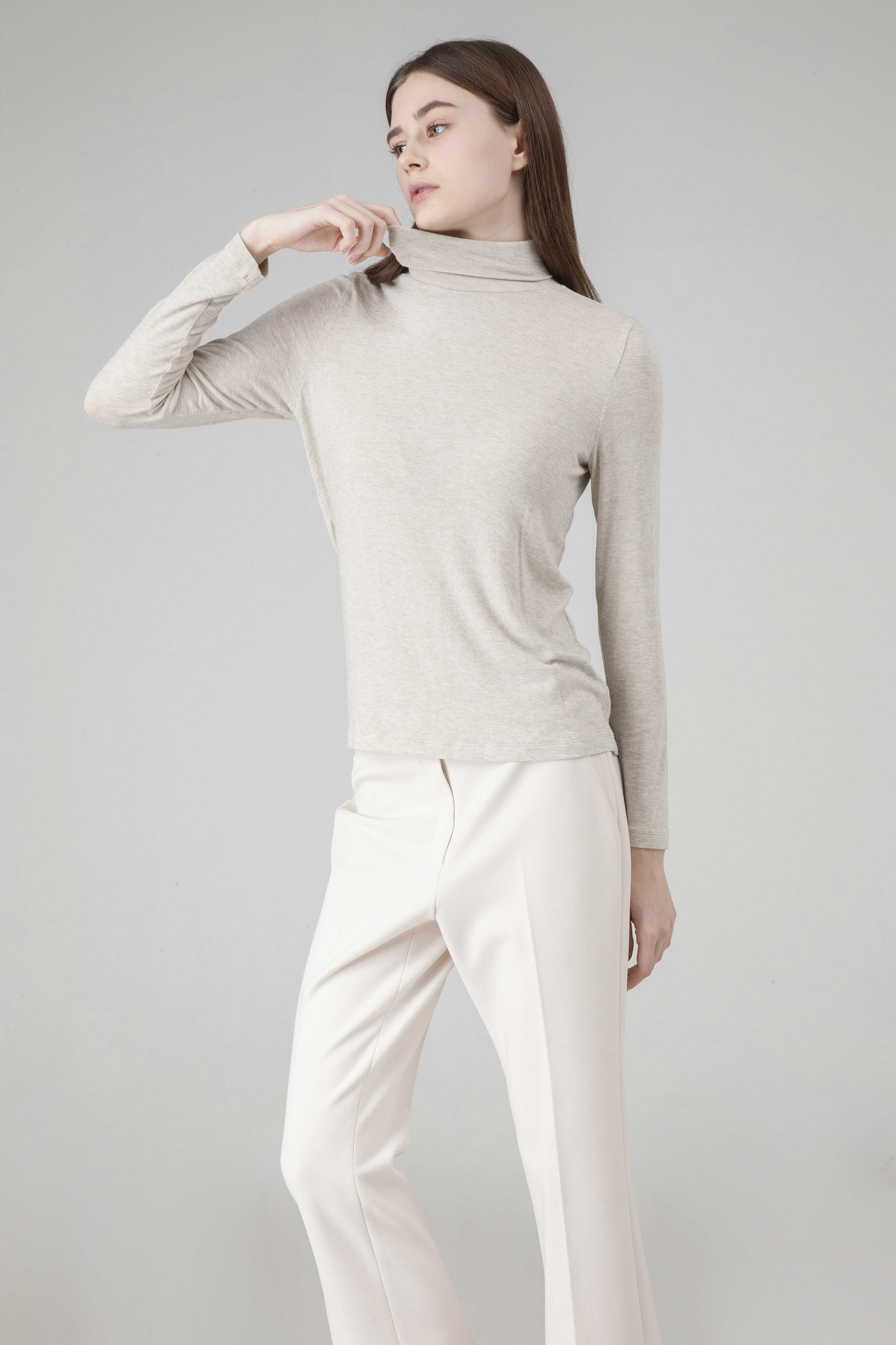 [공식몰] 폴라넥 울 슬림 티셔츠 베이지