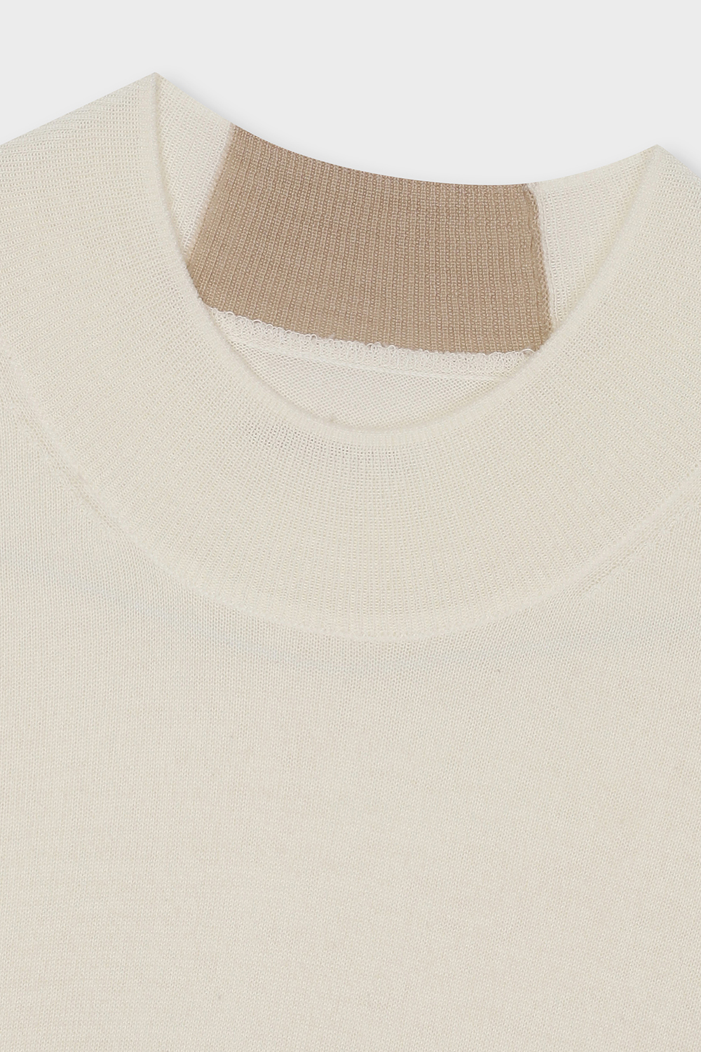 [캐리스노트] 반터틀 네크 컬러배색 니트 풀오버 아이보리